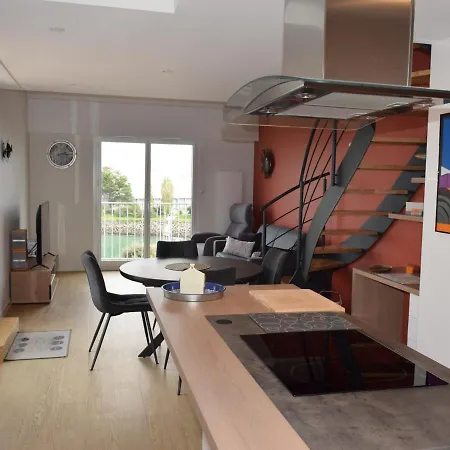 Lumineux Avec Grande Terrasse, Fibre Et Garage - Fr-1-197-522